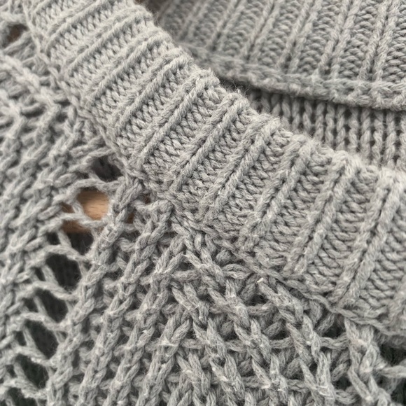 Gray knitted sweater - Picture 4 of 4